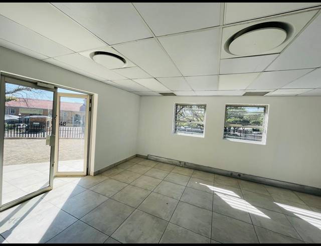 2,300M² OFFICE TO LET IN MIDRIDGE PARK